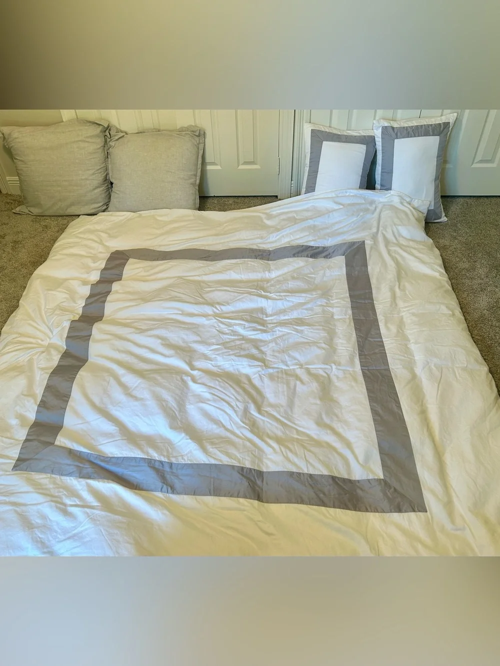 Everhome Emory Hotel Border Duvet Bedding Set | full/queen | grey and white